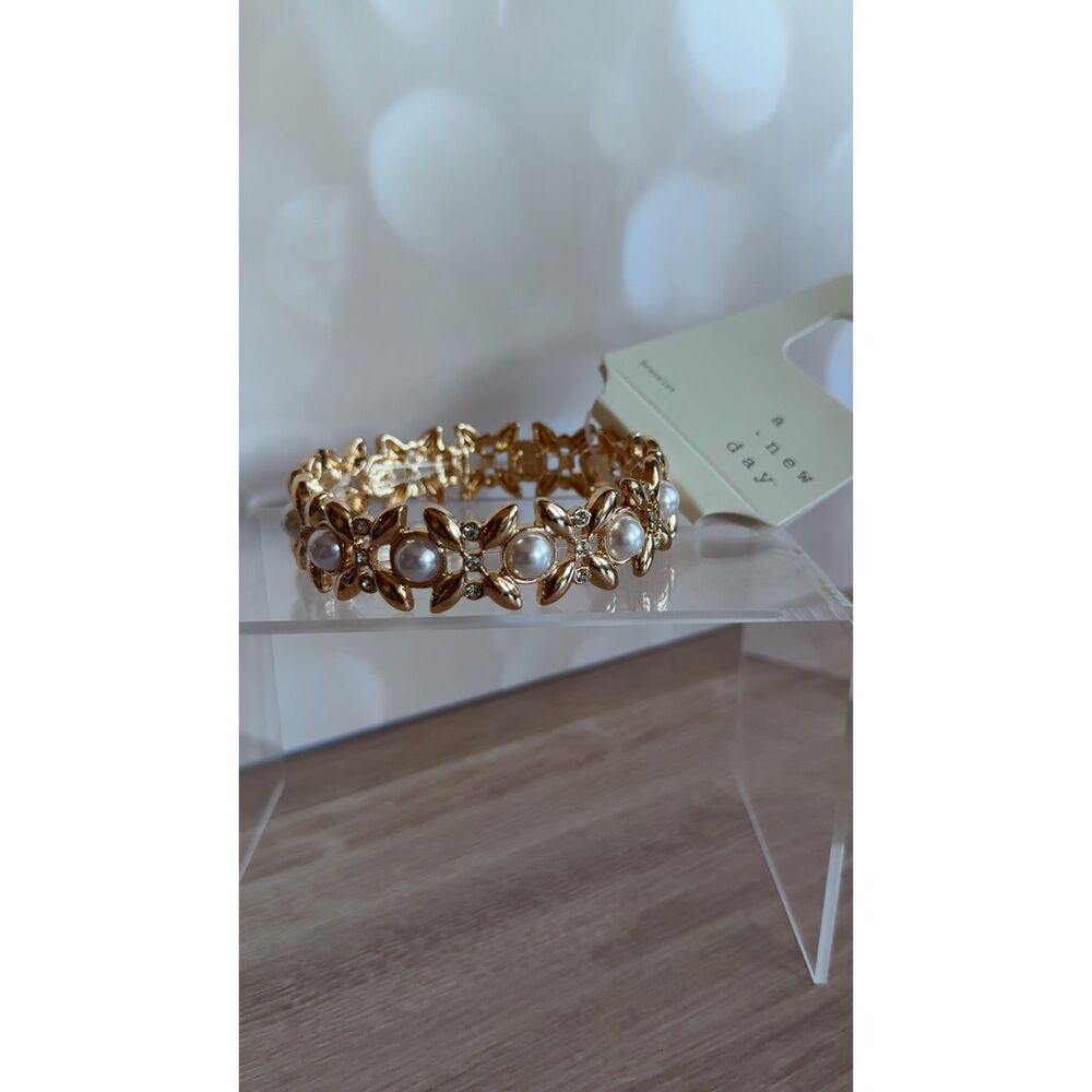 Gold & Pearl Stretch Bracelet |  A new day